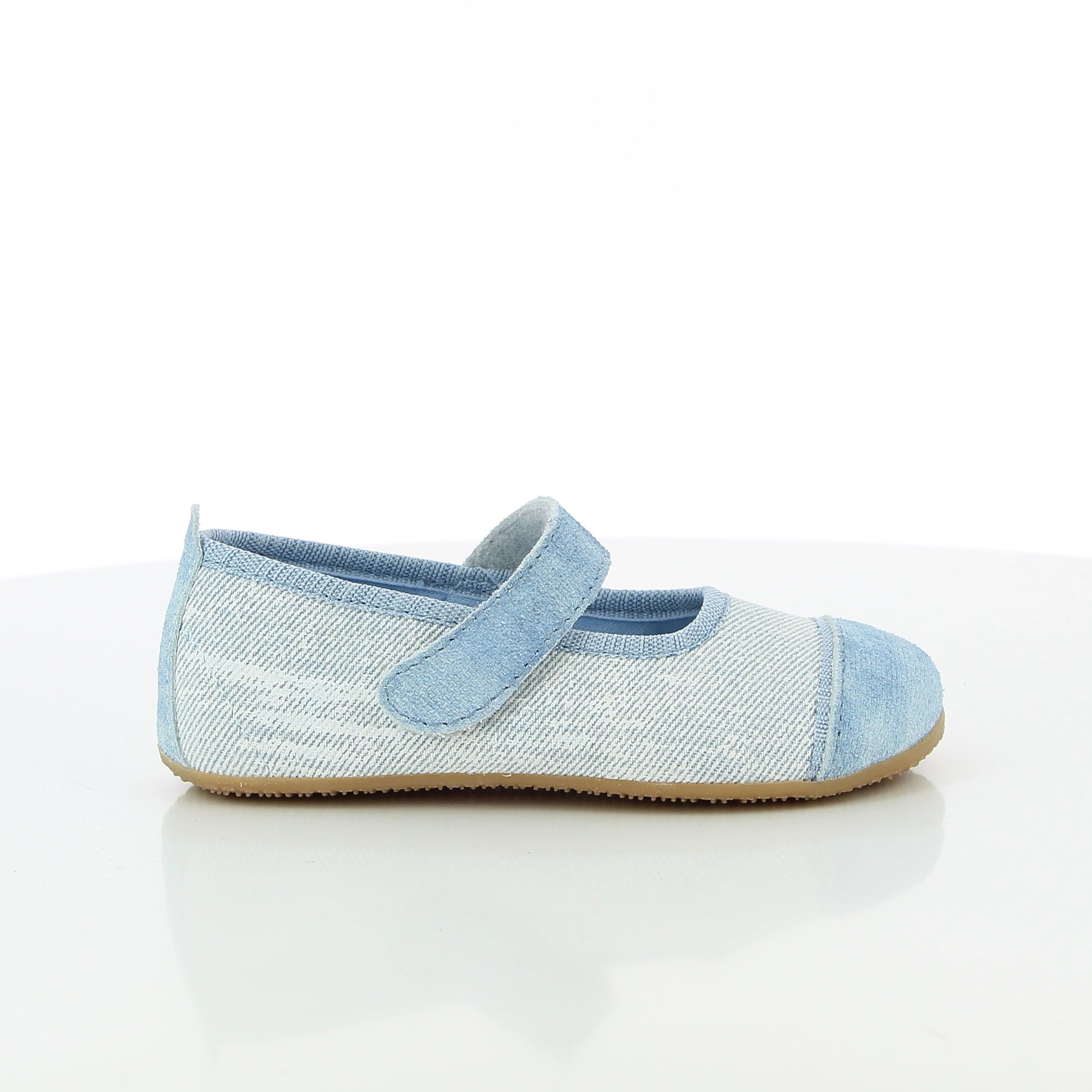 Ballerina mit Lederkappe