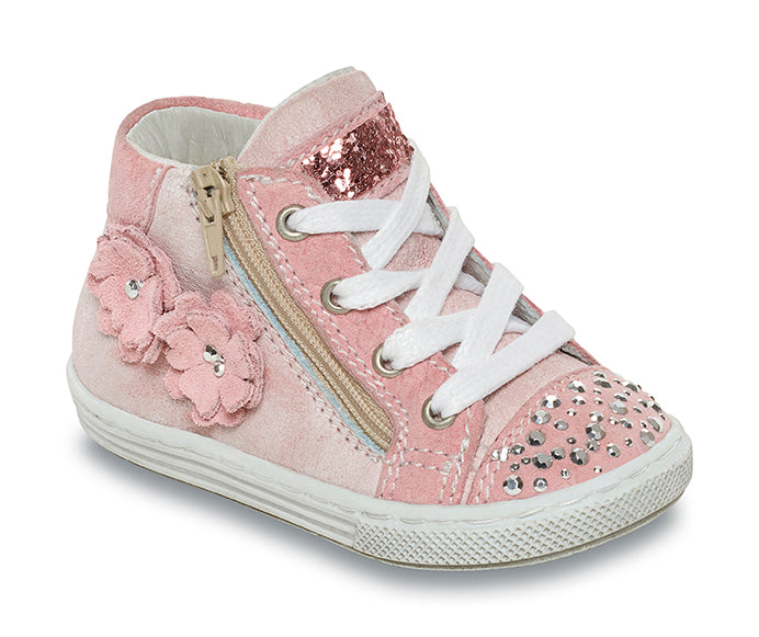 Schnürmodell mit seitlich. RV