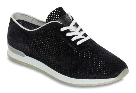 Sneaker geschnürt mit