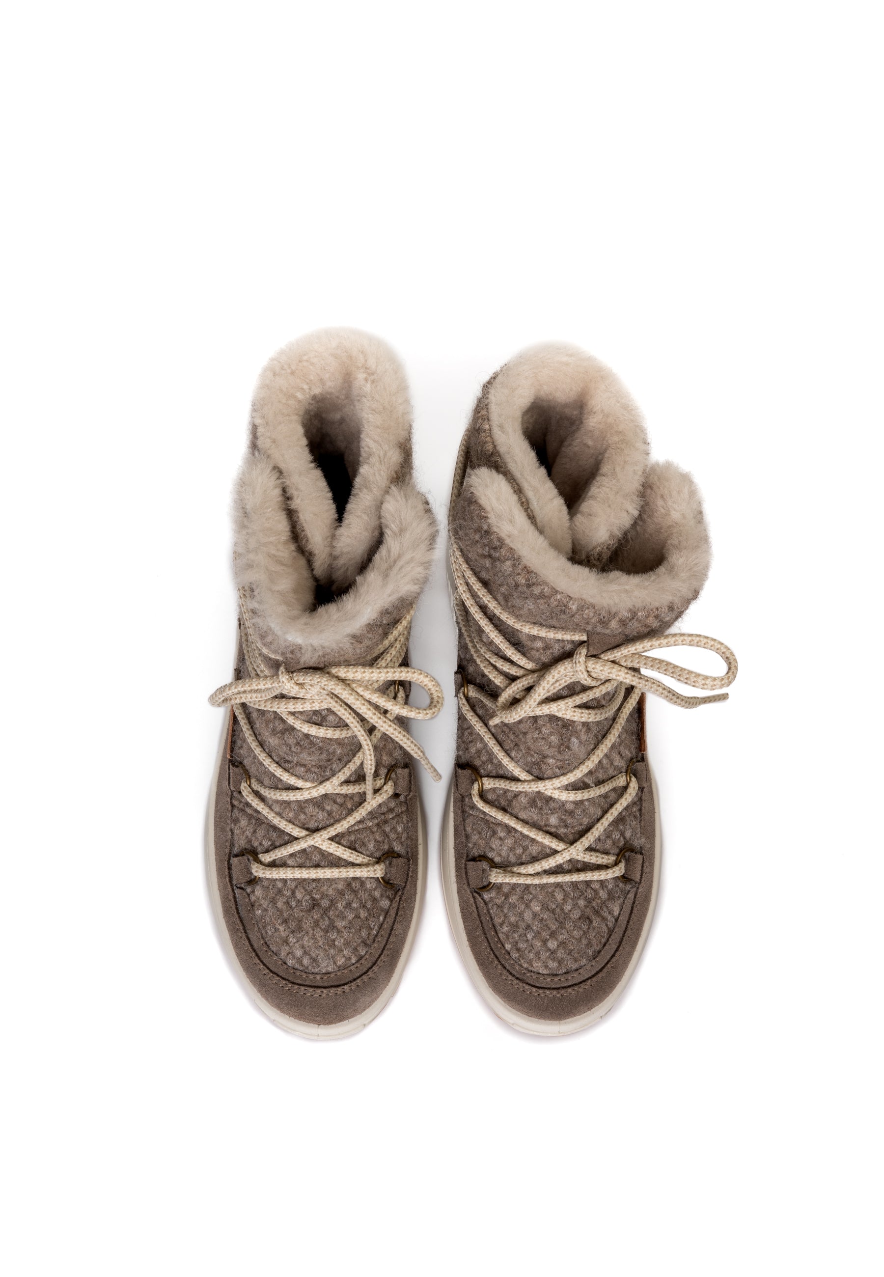 Snowy Snowboot