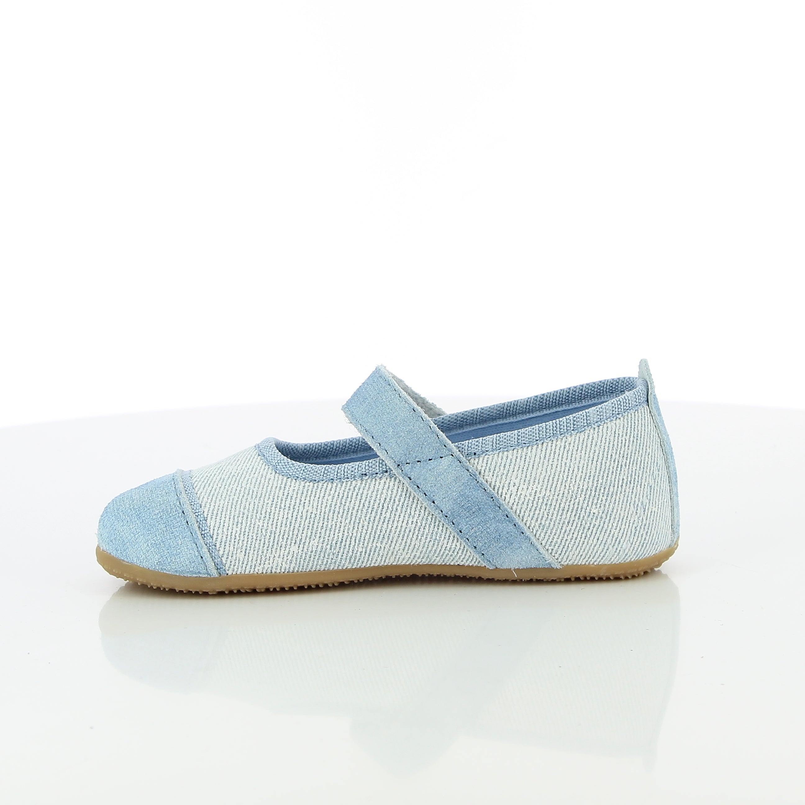 Ballerina mit Lederkappe